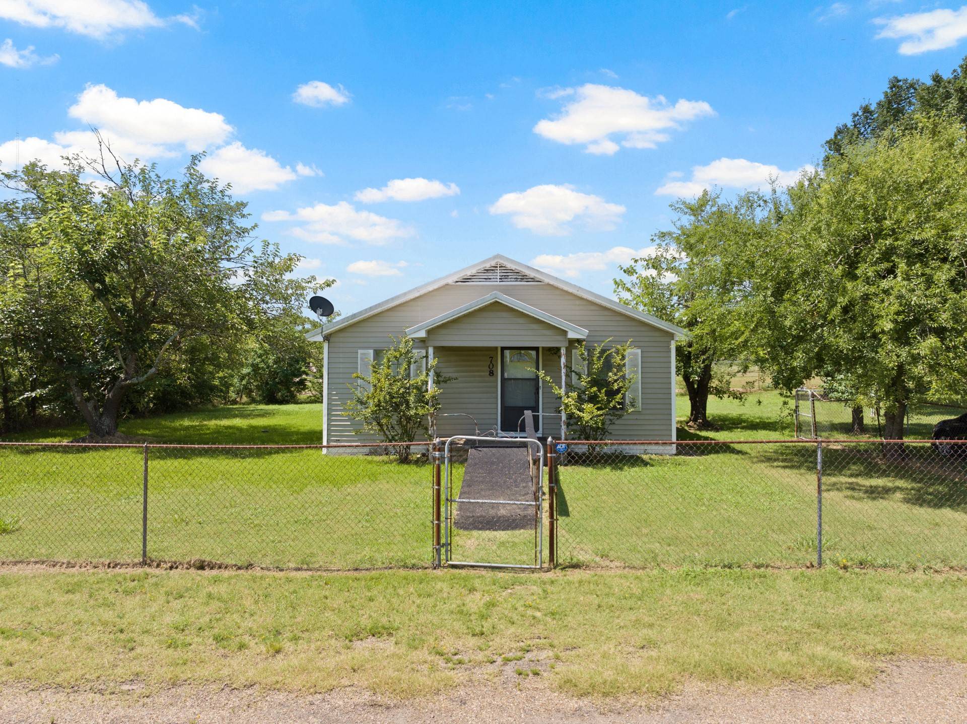 Talco, TX 75487,708 Leak St