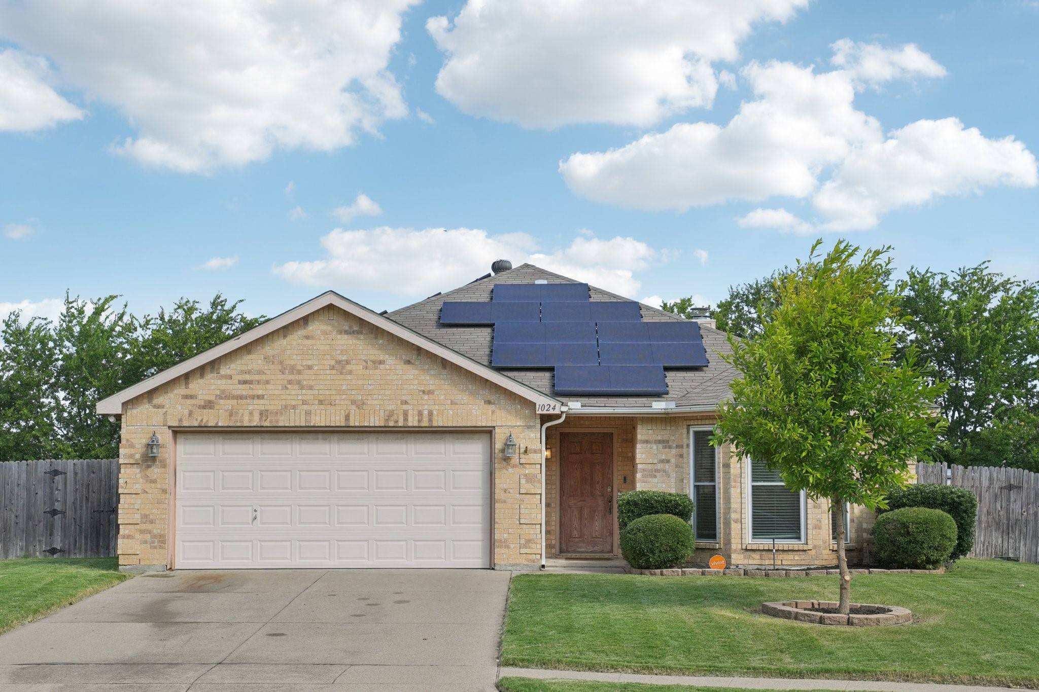 1024 Tyler James DR, Burleson, TX 76028