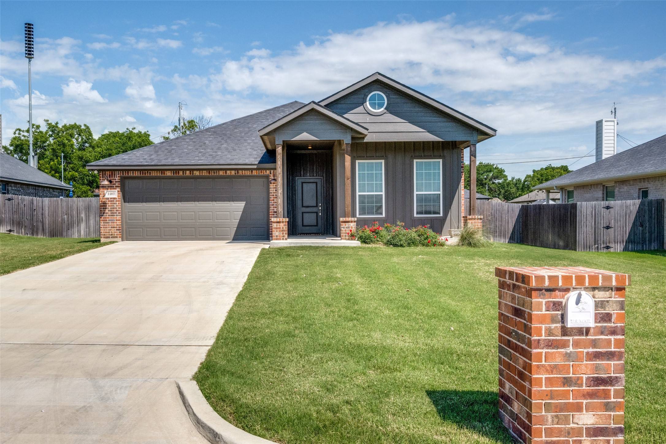 1402 N Mason ST, Bowie, TX 76230
