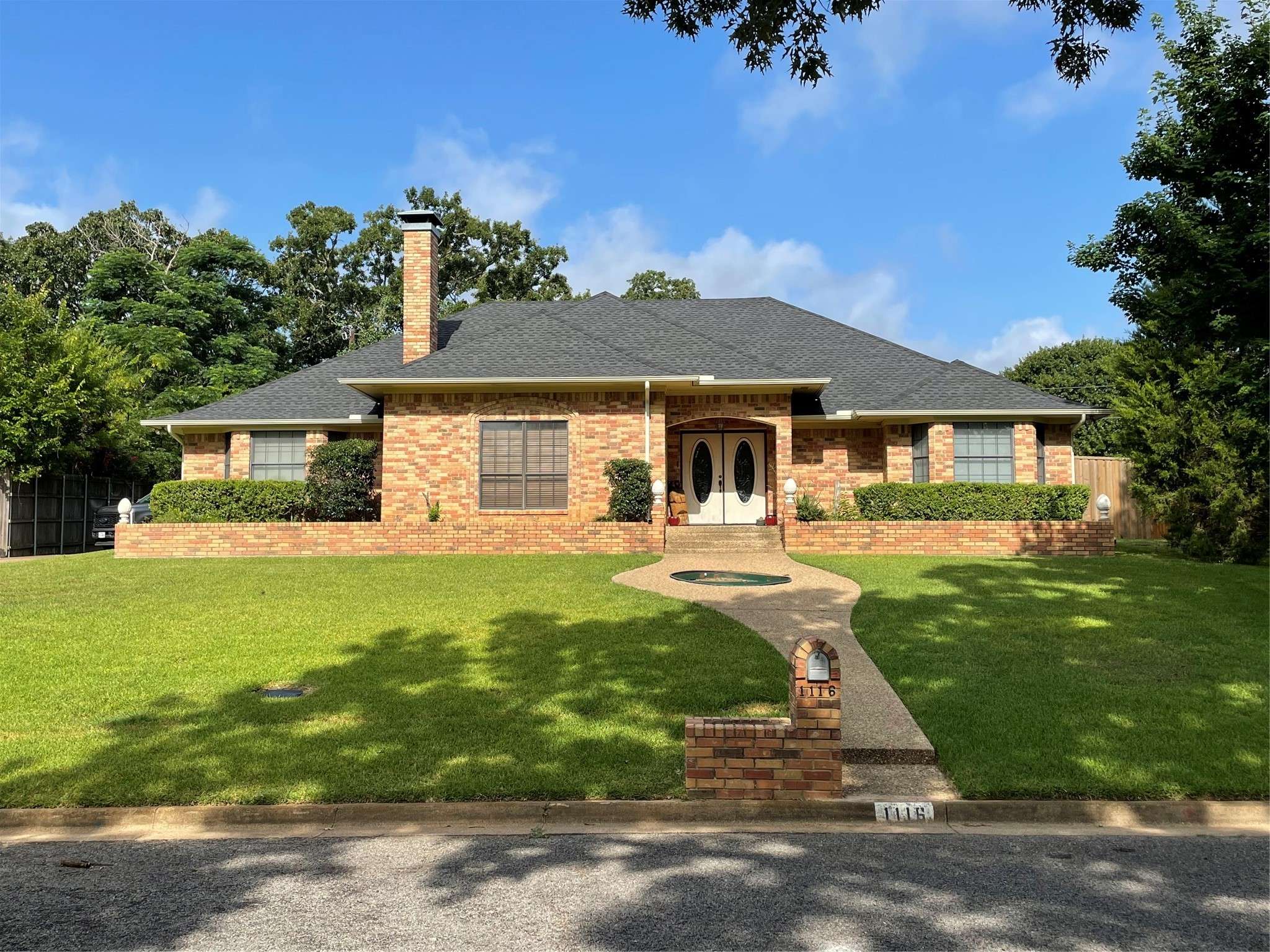 1116 E Oval DR, Athens, TX 75751