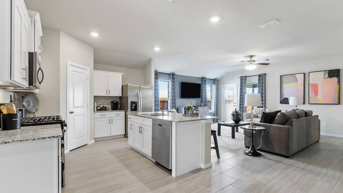 Grandview, TX 76050,320 TYLER ST