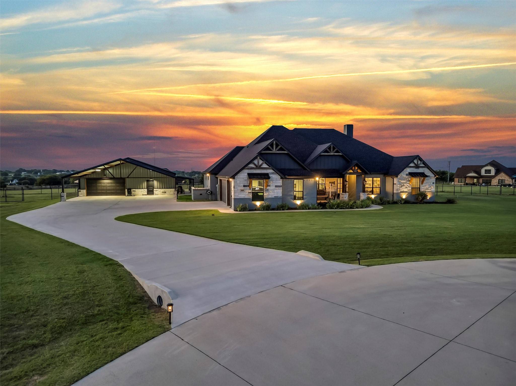 225 Buena Vista DR, Godley, TX 76044