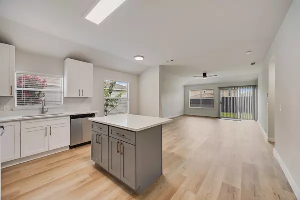 Dallas, TX 75227,7127 Larkin DR