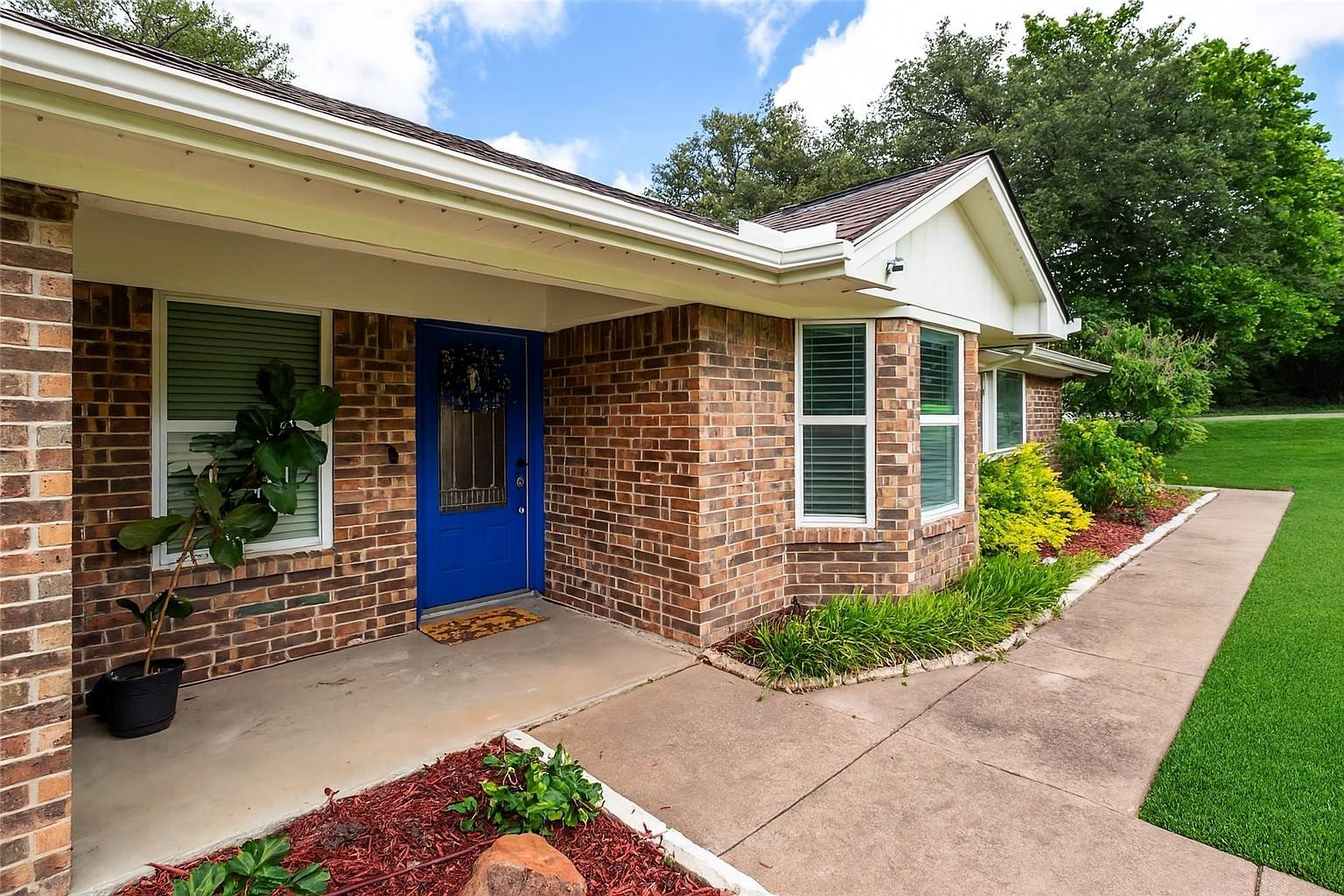 Hudson Oaks, TX 76087,102 Juniper CT