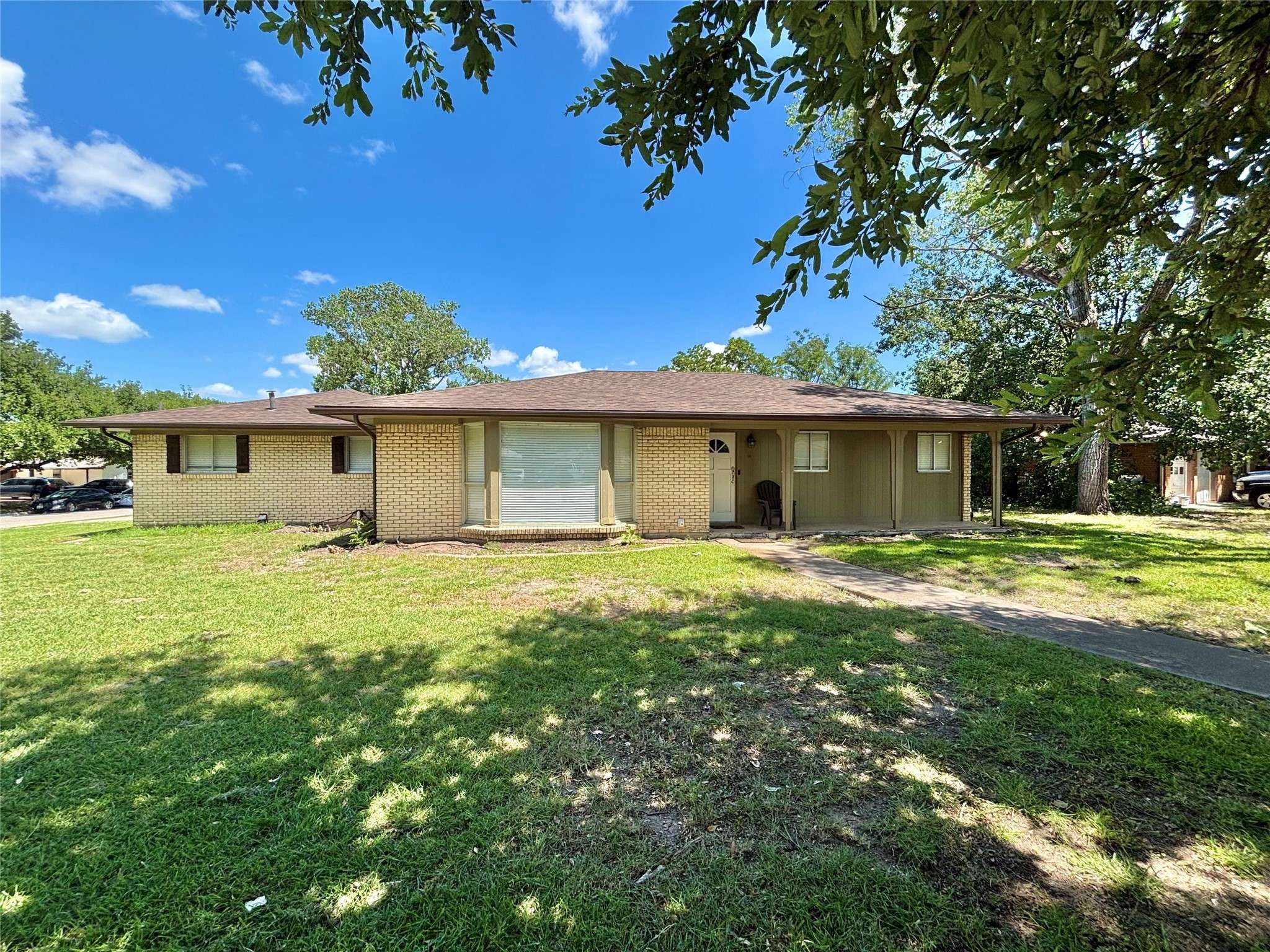 1121 Park Center ST, Benbrook, TX 76126