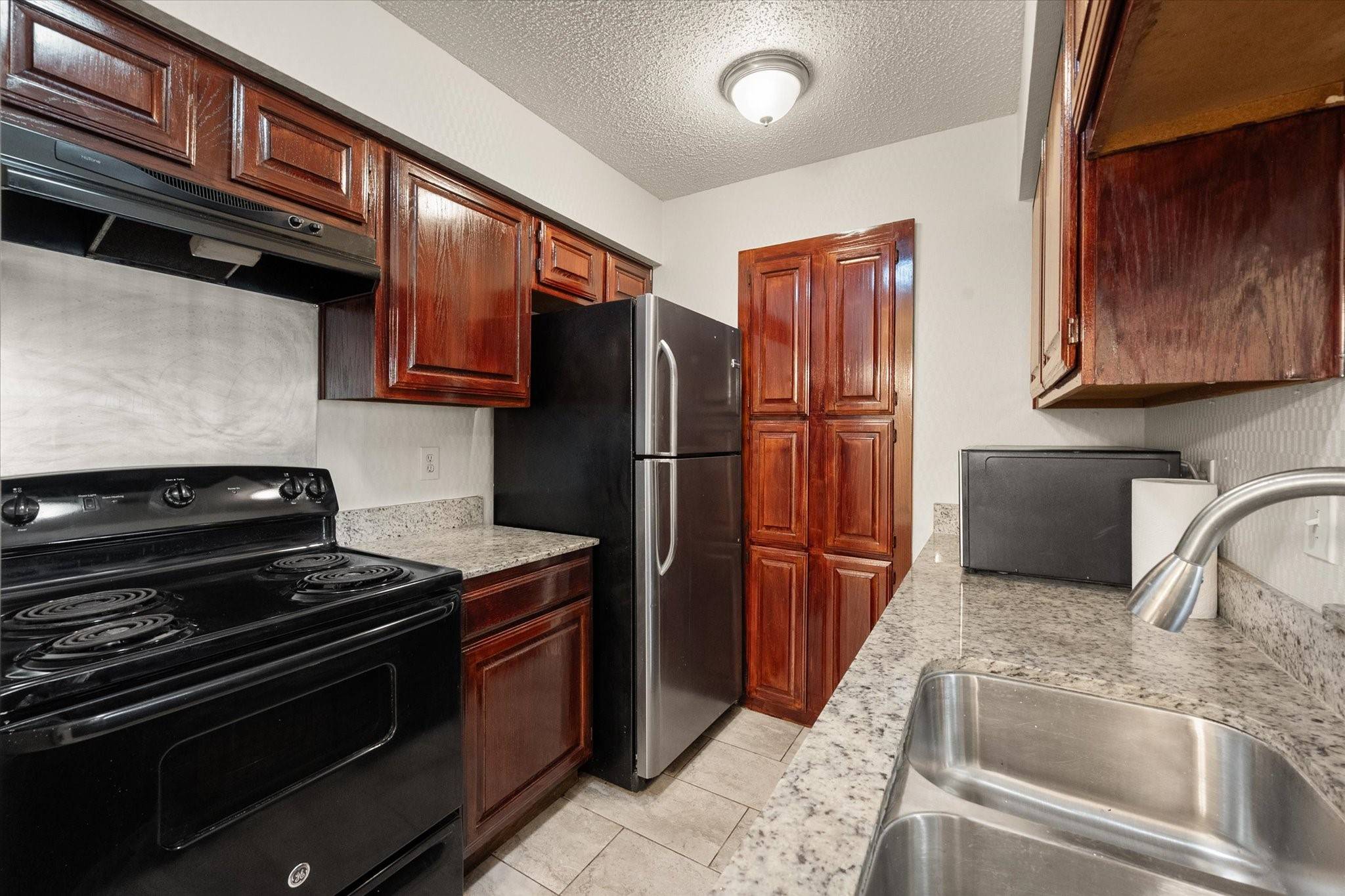 Arlington, TX 76011,1204 Harwell DR #2112