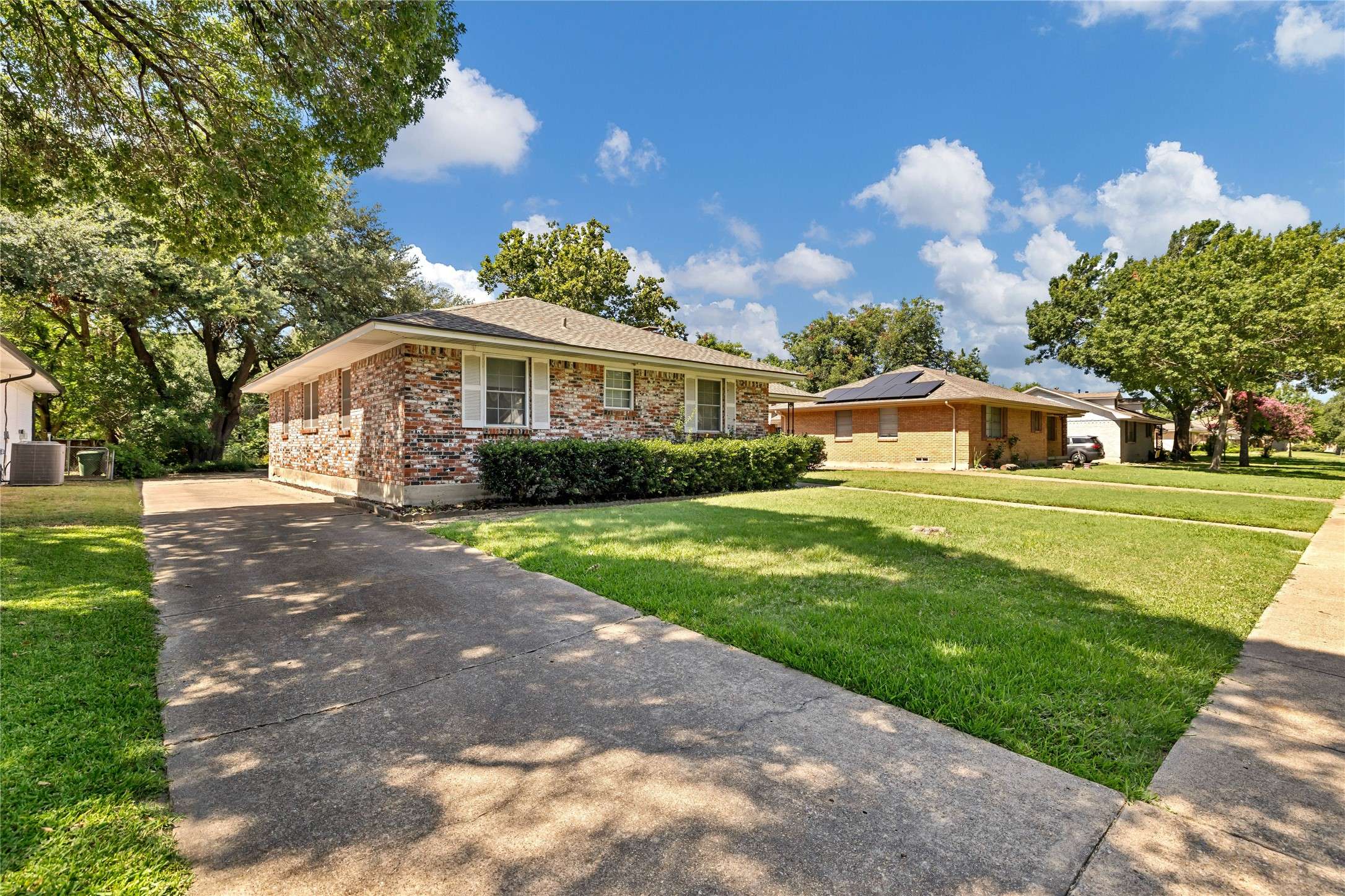 Garland, TX 75041,114 W Woodbury DR