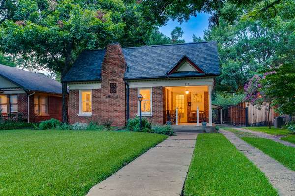 819 Stewart DR, Dallas, TX 75208