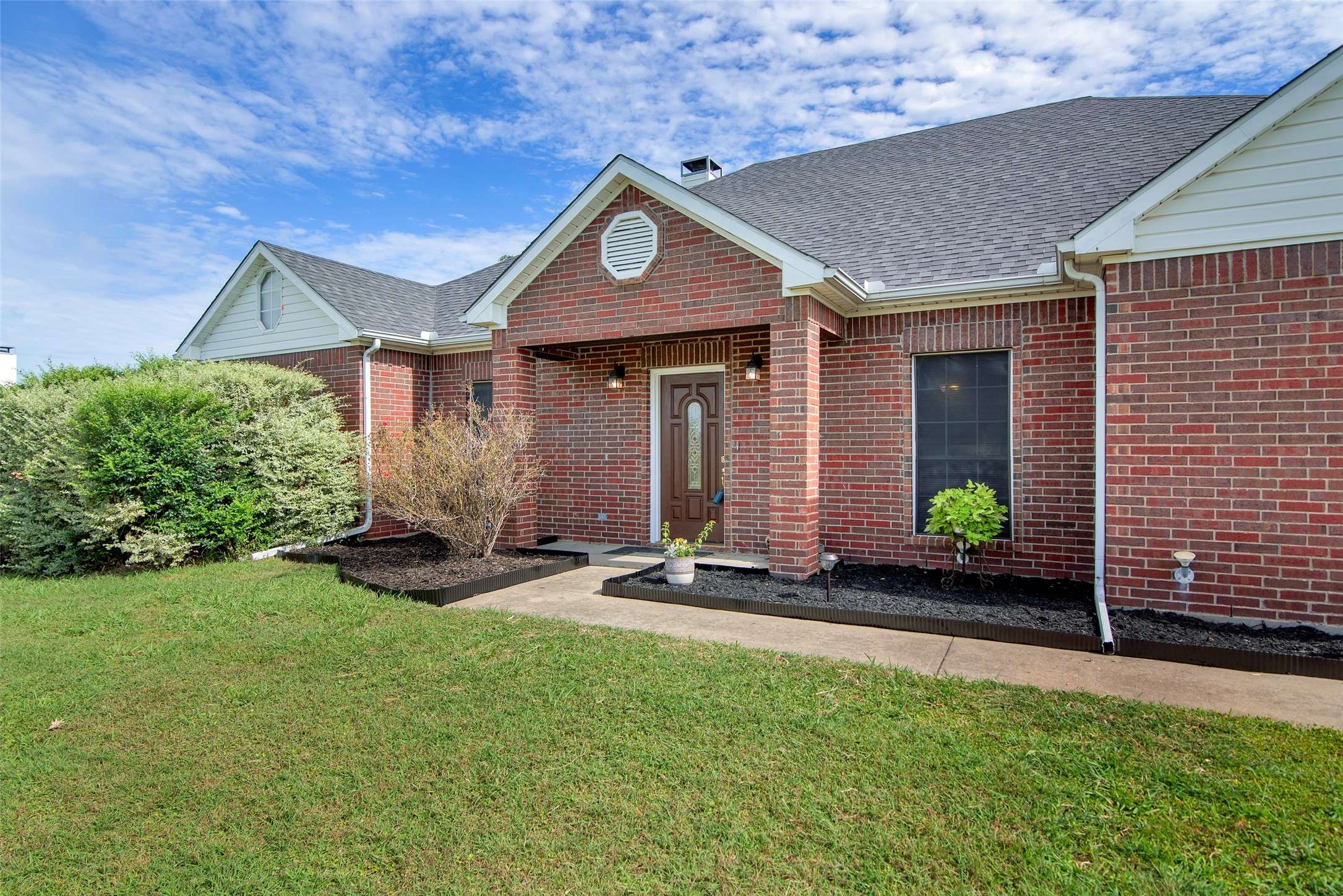 119 Parker RD, Van Alstyne, TX 75495