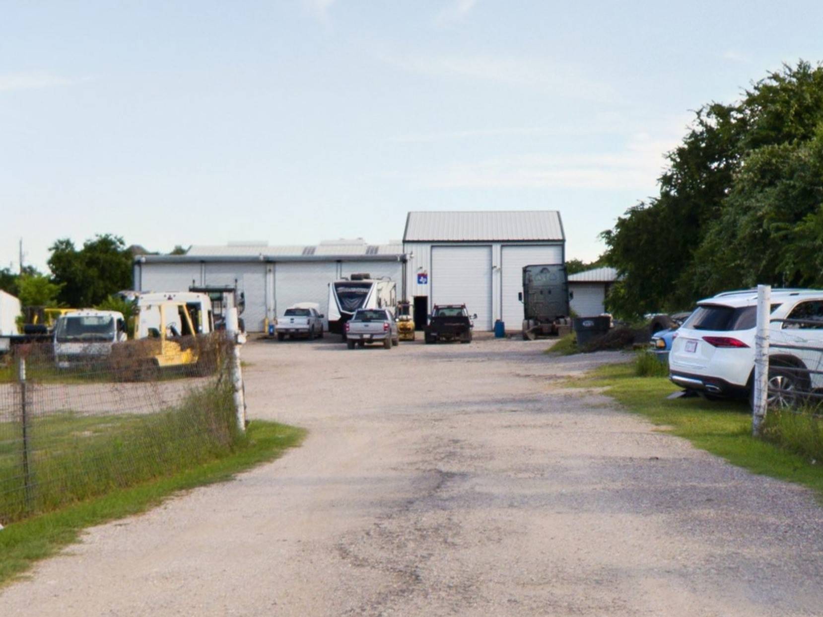 5900 Retta Mansfield RD, Burleson, TX 76028