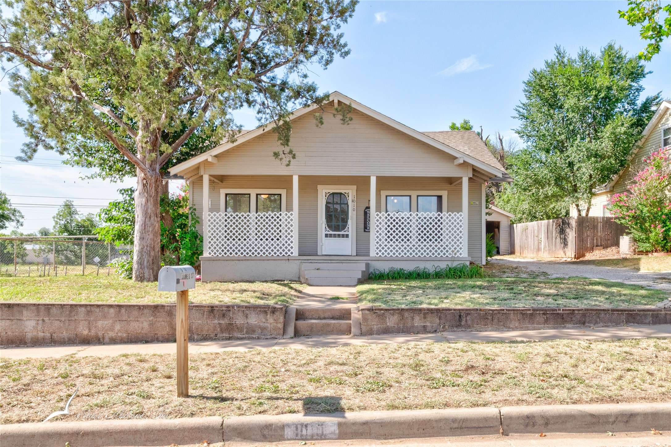 1010 James ST, Sweetwater, TX 79556