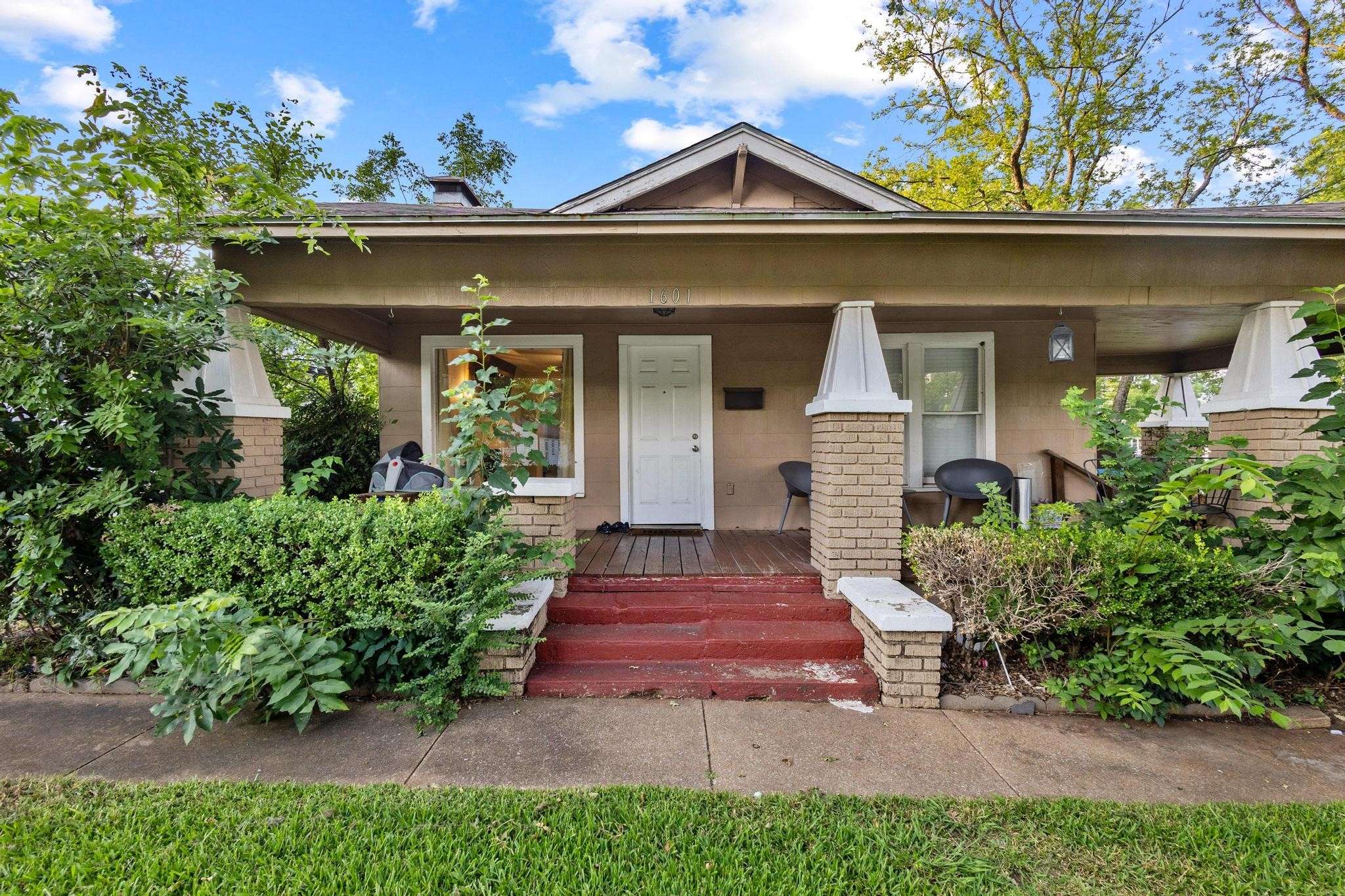 1601 W Bond ST, Denison, TX 75020