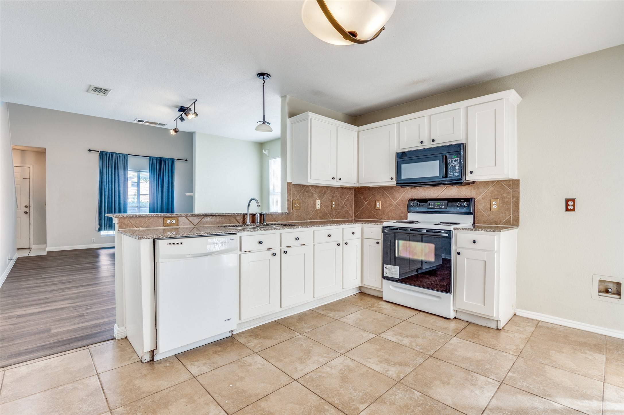 Cedar Hill, TX 75104,107 Hunter DR