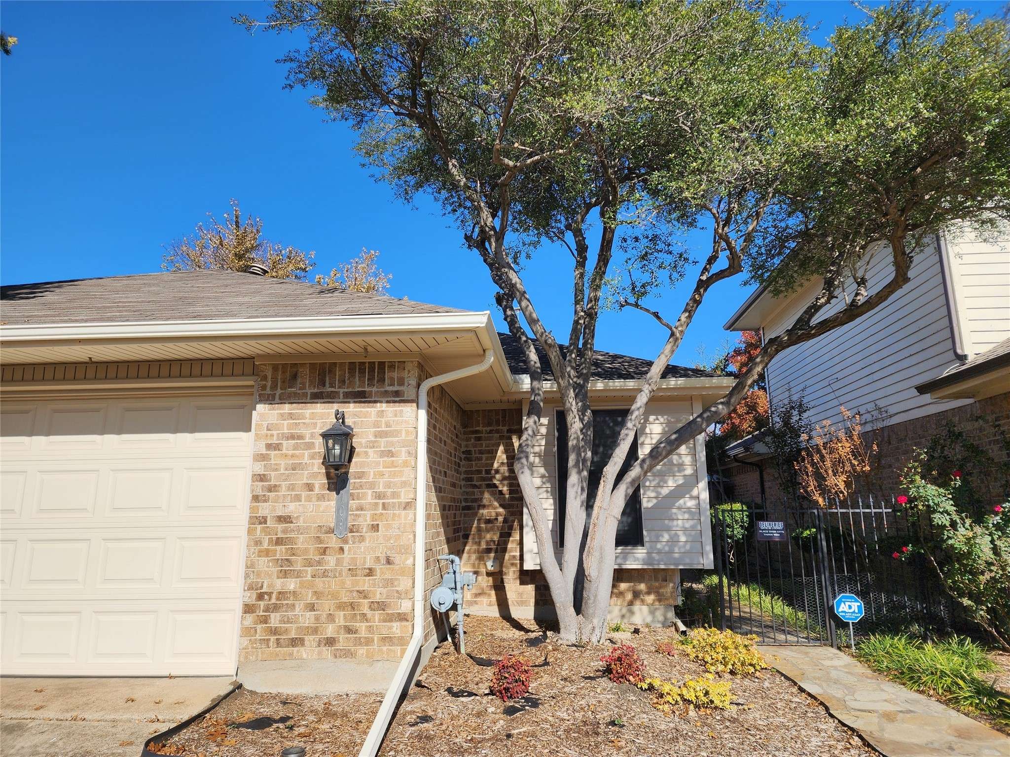 2109 Rose Cliff LN, Carrollton, TX 75007
