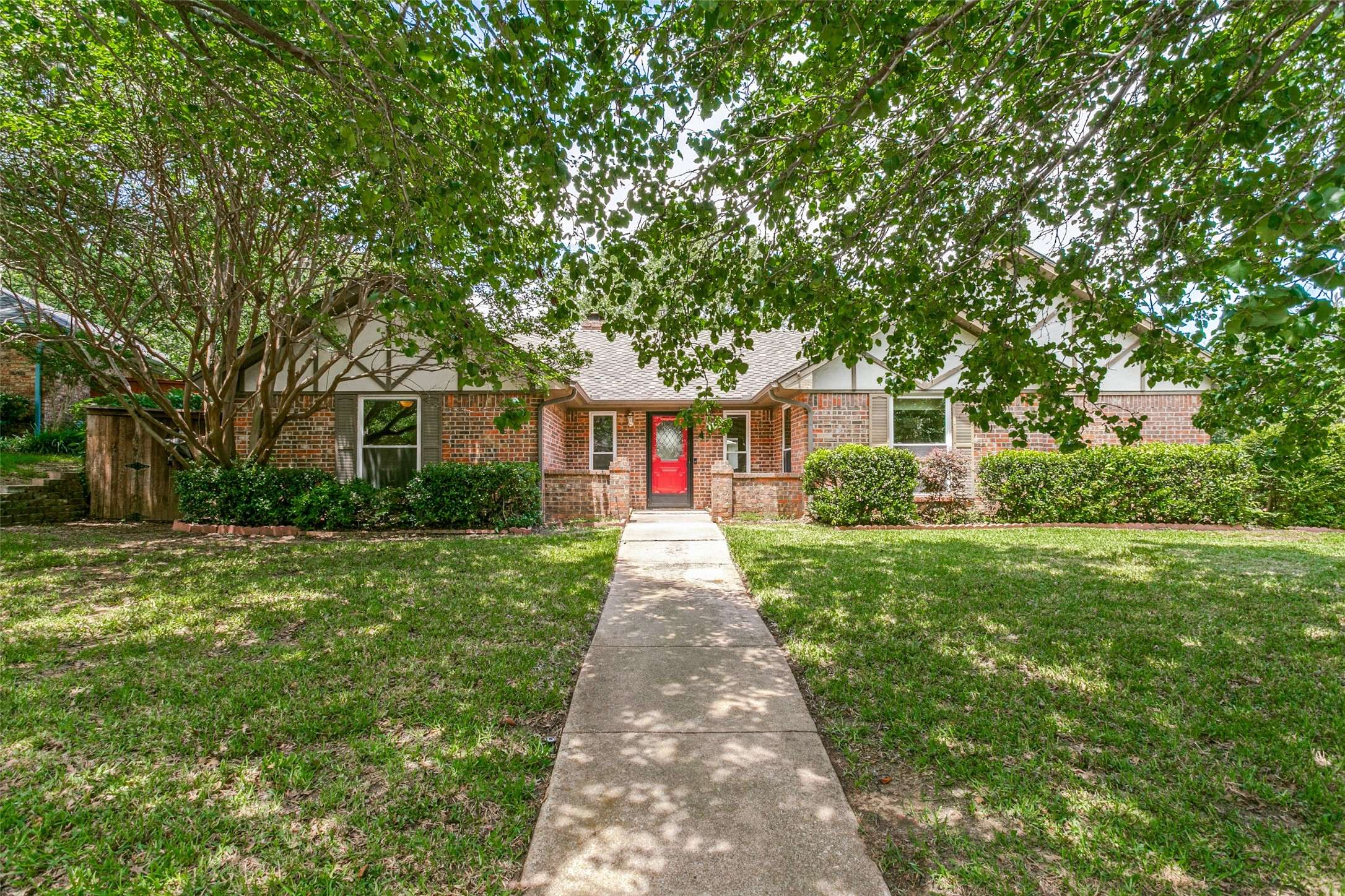 Grapevine, TX 76051,2831 Creekwood CT