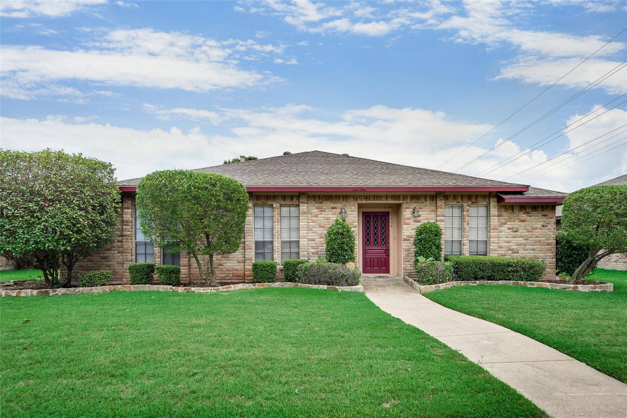 1006 Mayapple DR, Garland, TX 75043
