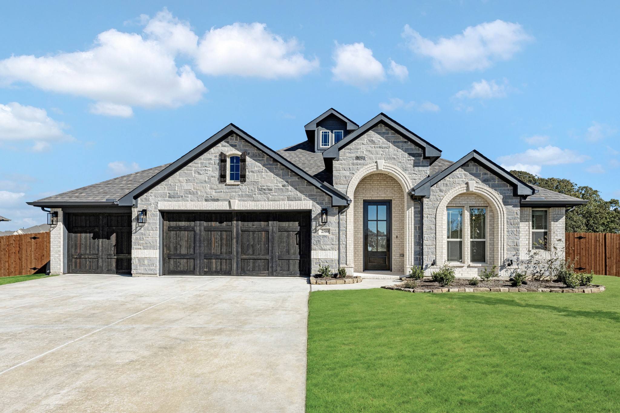 2500 Fischer LN, Mansfield, TX 76063