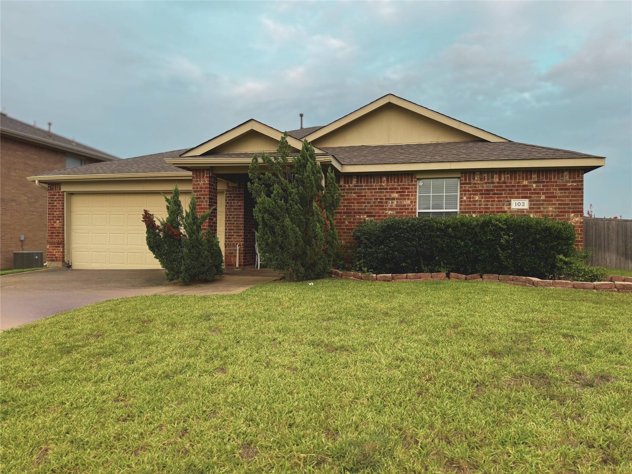 103 Stoney Creek LN, Terrell, TX 75160