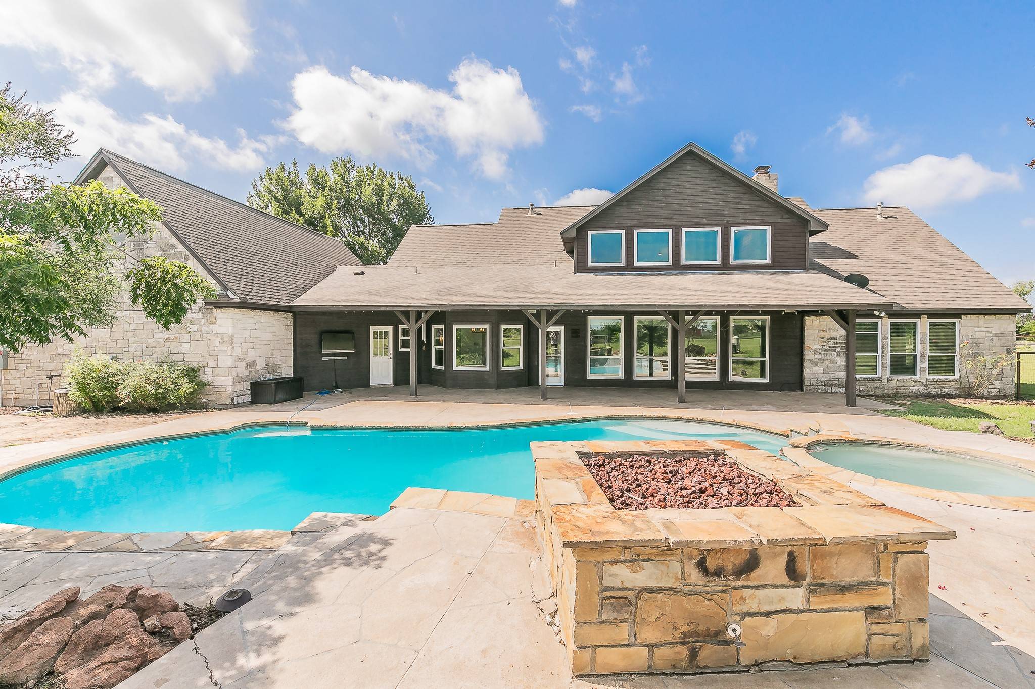 15878 White Settlement RD, Fort Worth, TX 76108