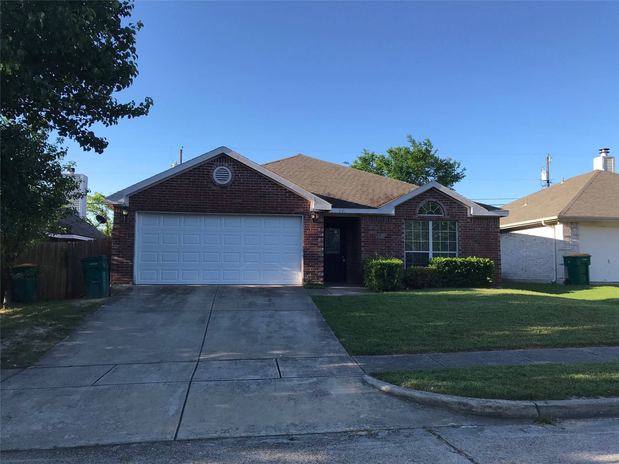 921 Simon DR, Cedar Hill, TX 75104