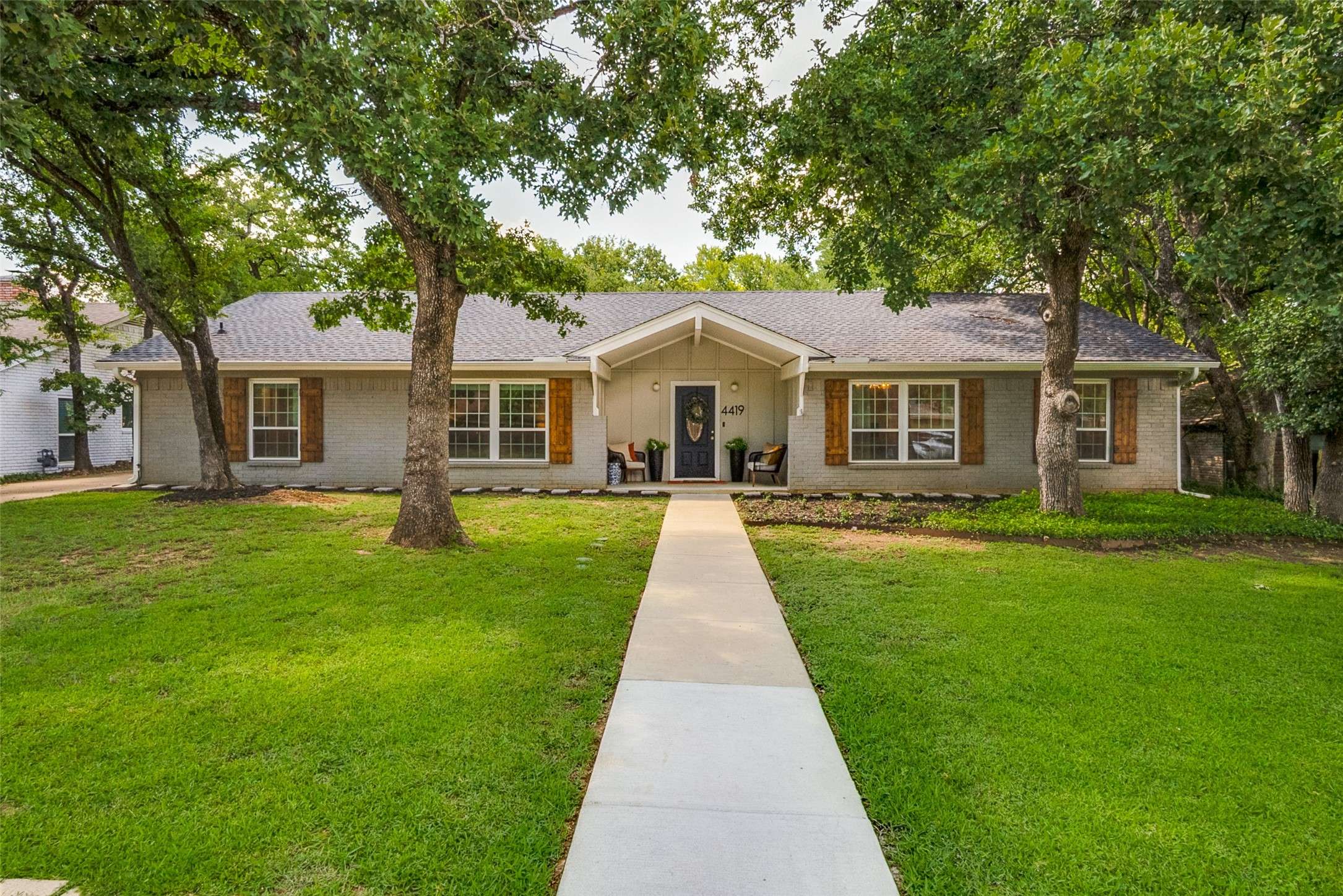 4419 Woodridge DR, Arlington, TX 76013