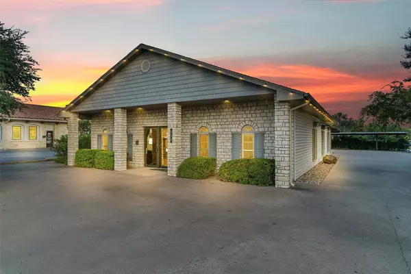 510 W Pearl ST, Granbury, TX 76048