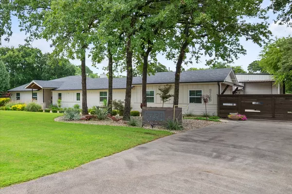 5730 Woodvine CT, Fort Worth, TX 76140