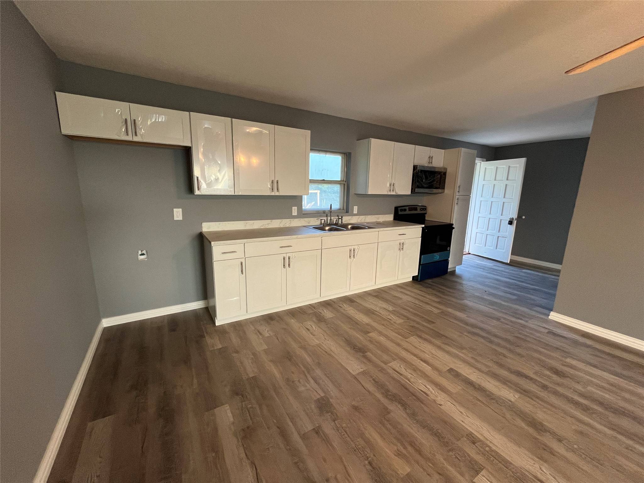 Sanger, TX 76266,122 S 10th ST