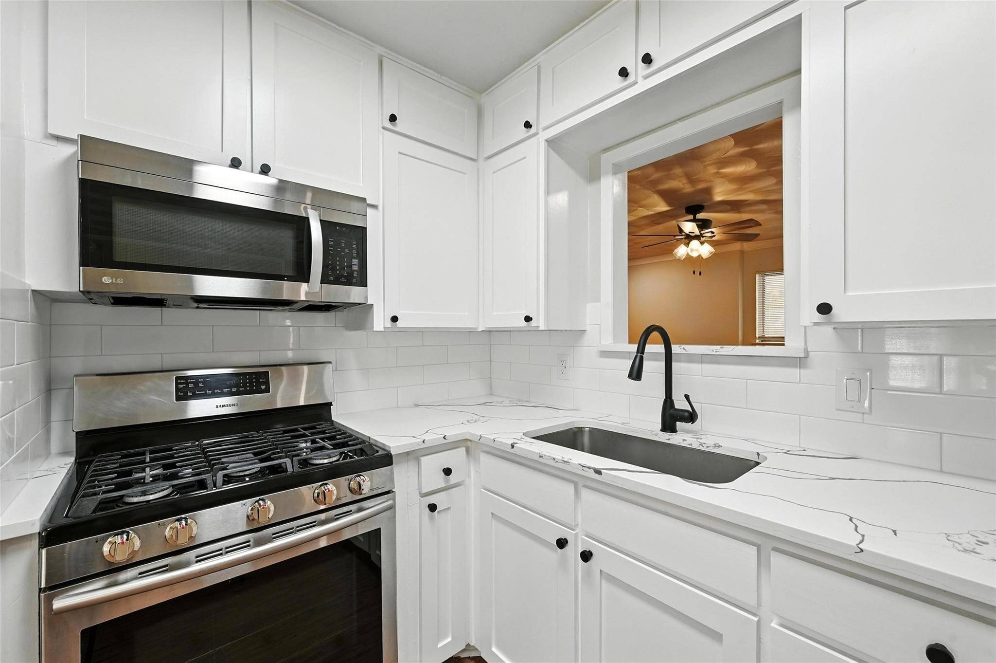Burleson, TX 76028,324 Jasmine CT