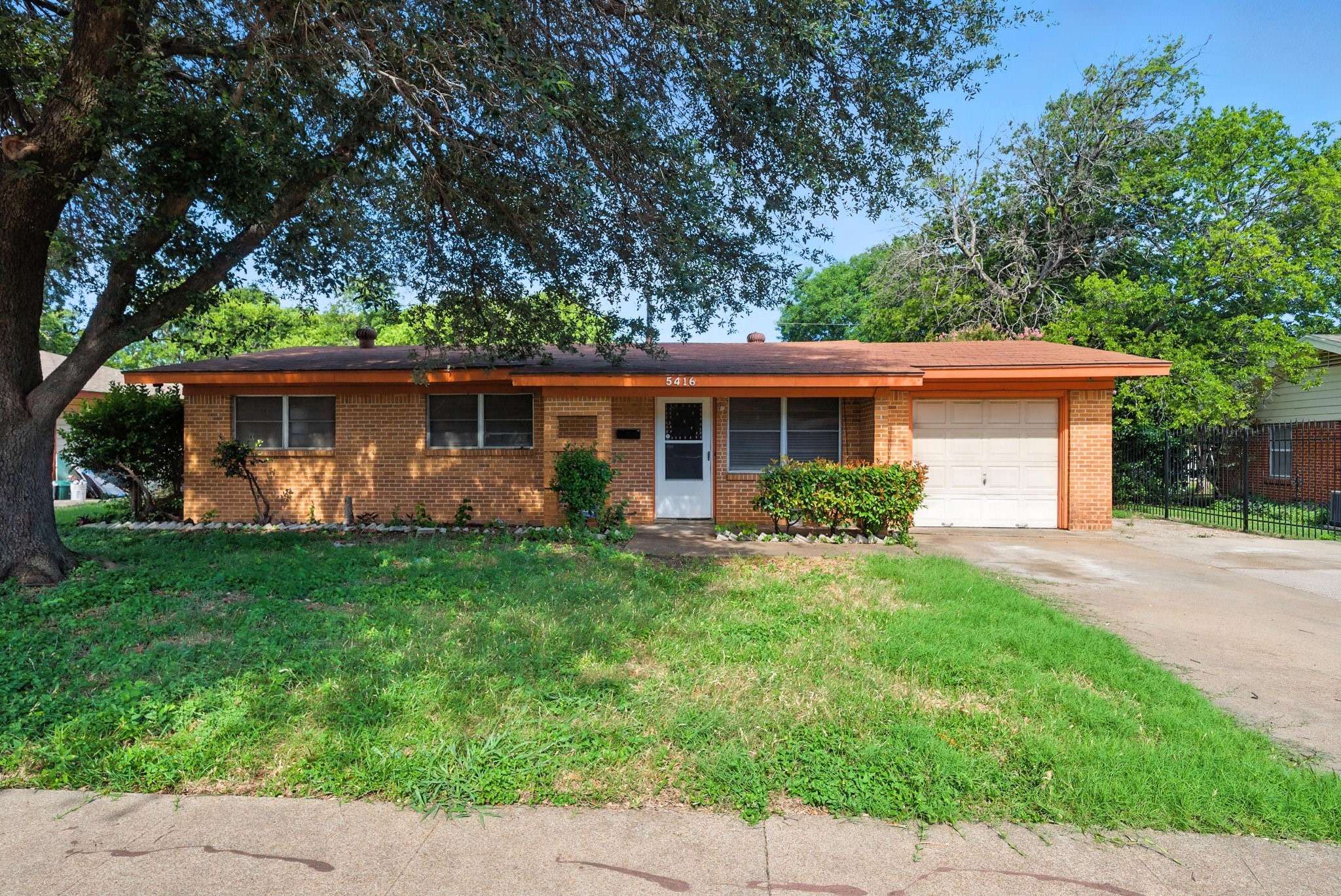 5416 Whitten ST, Fort Worth, TX 76134