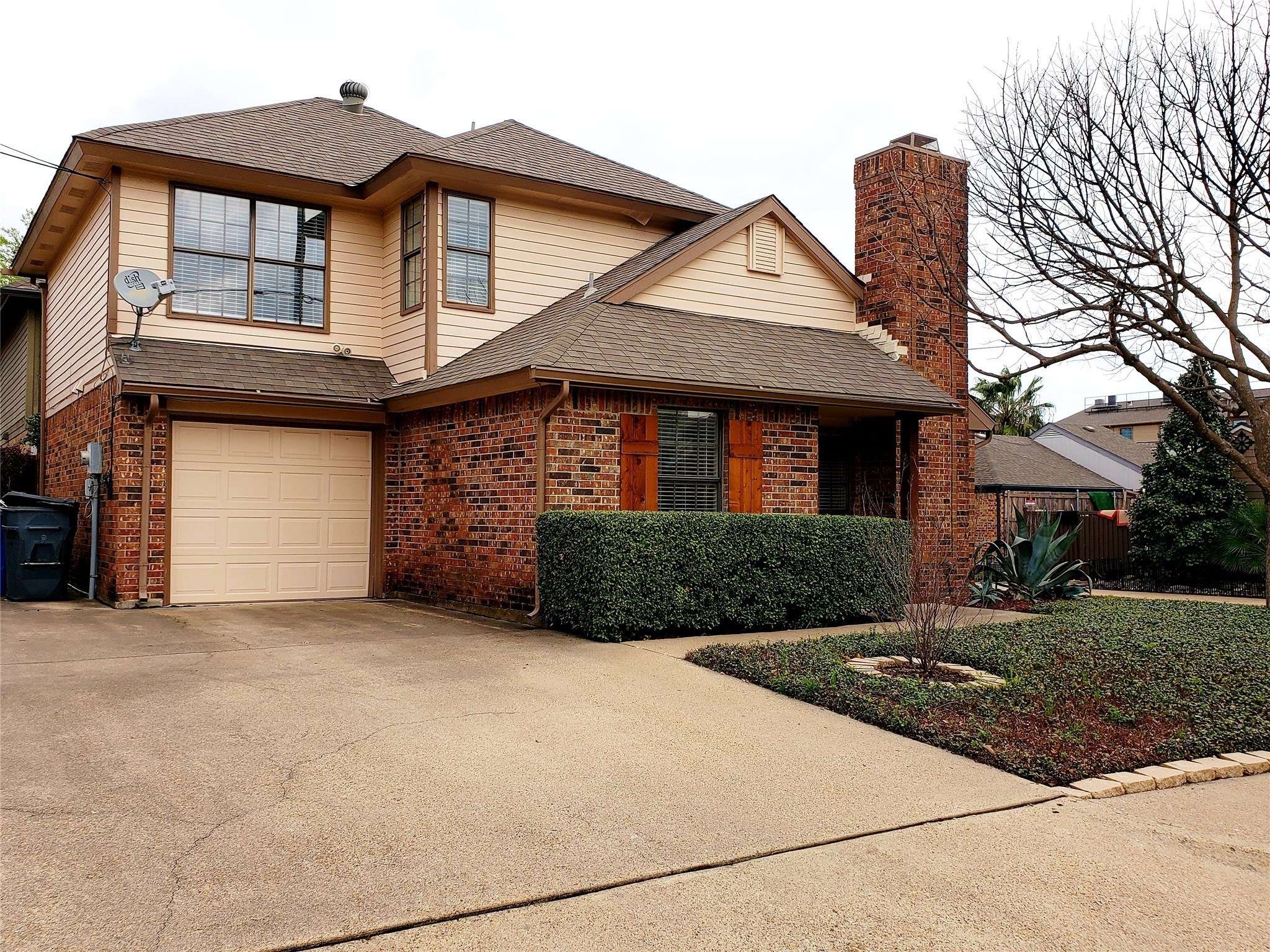 1502 Villars ST, Dallas, TX 75204
