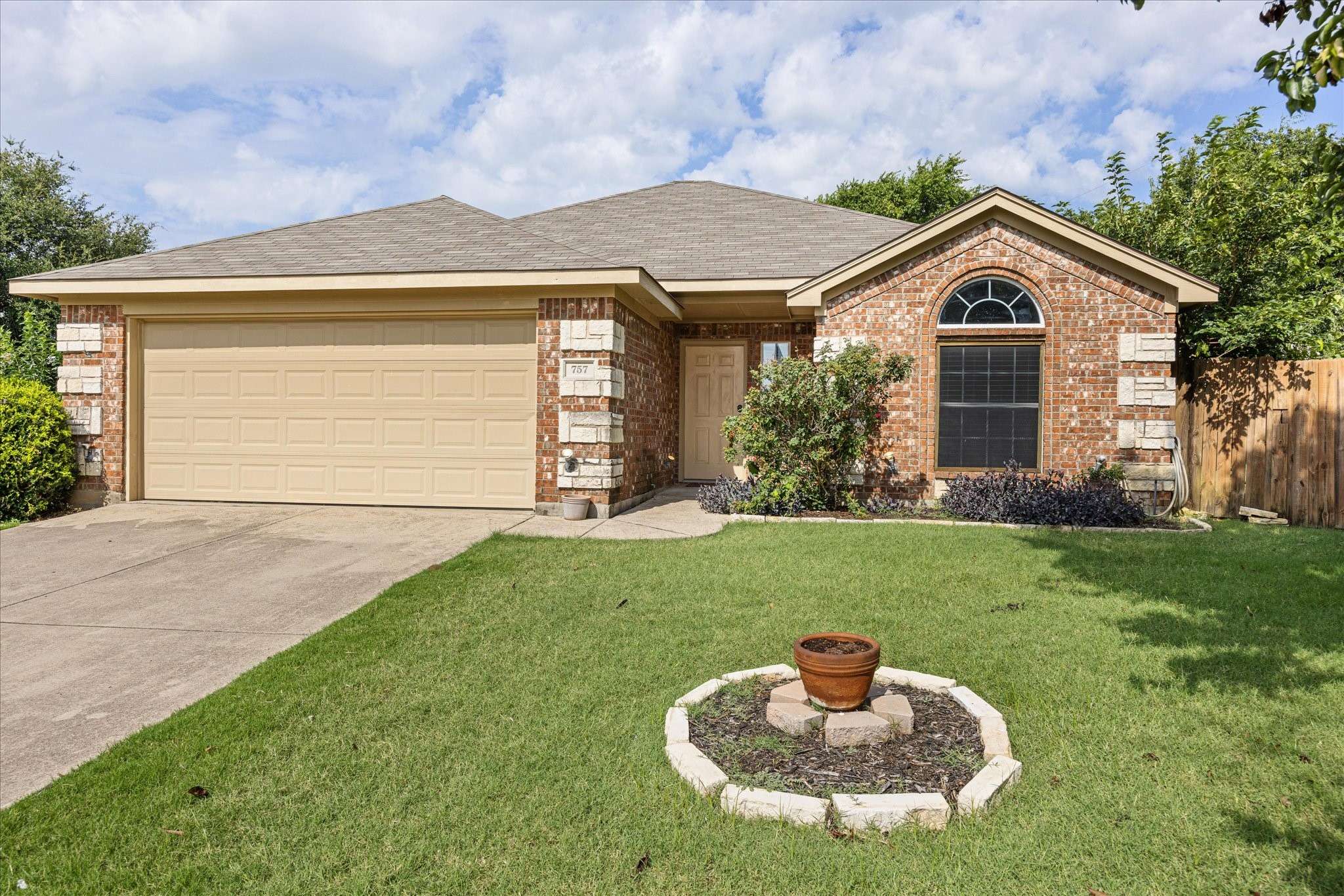 757 Tanglewood DR, Burleson, TX 76028