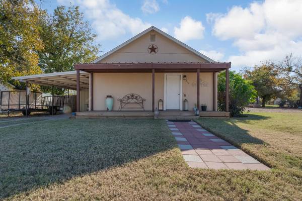 420 W D ST, Munday, TX 76371