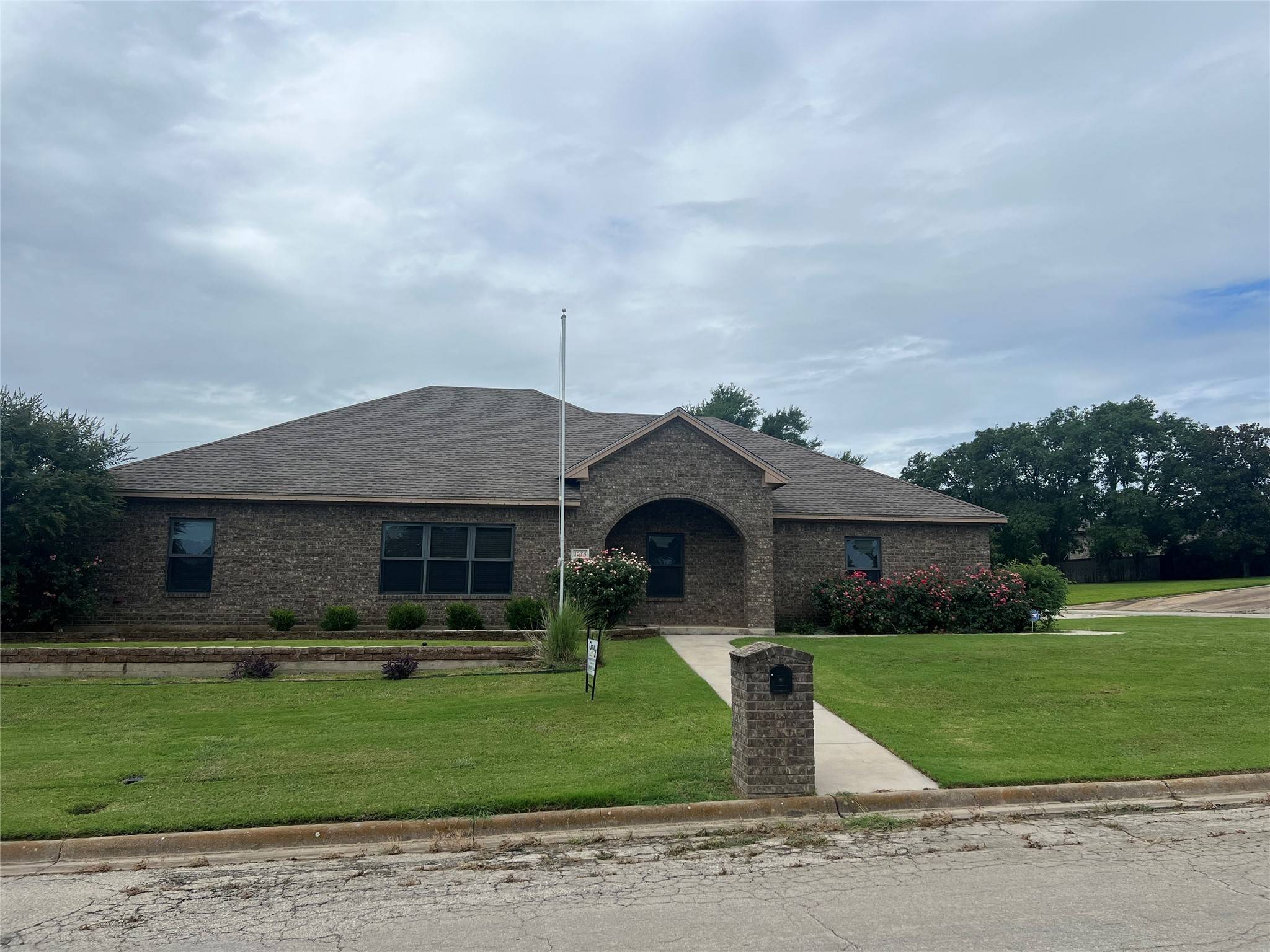 1623 W COLLEGE, Jacksboro, TX 76458