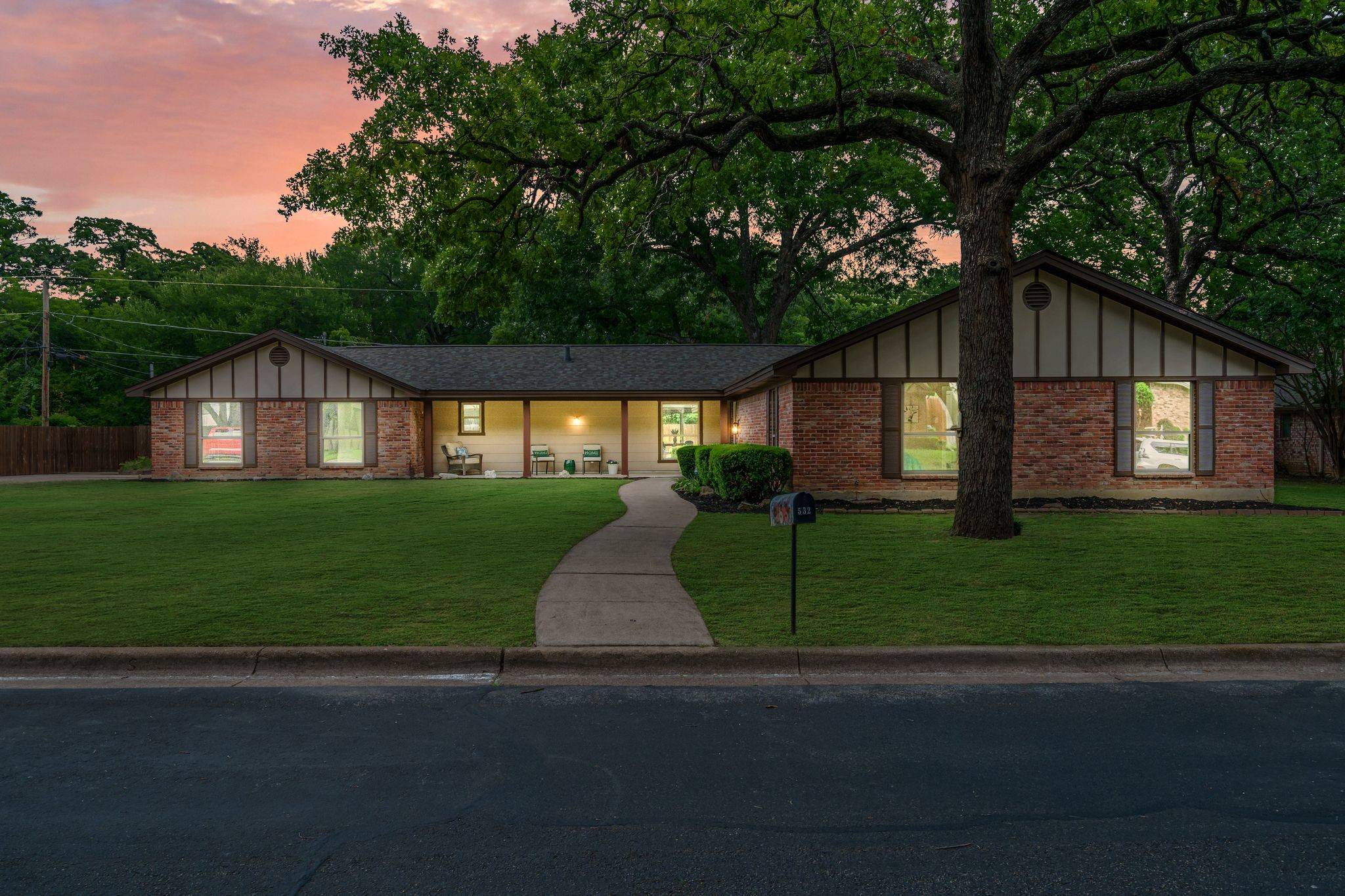 Hurst, TX 76053,532 Holder DR