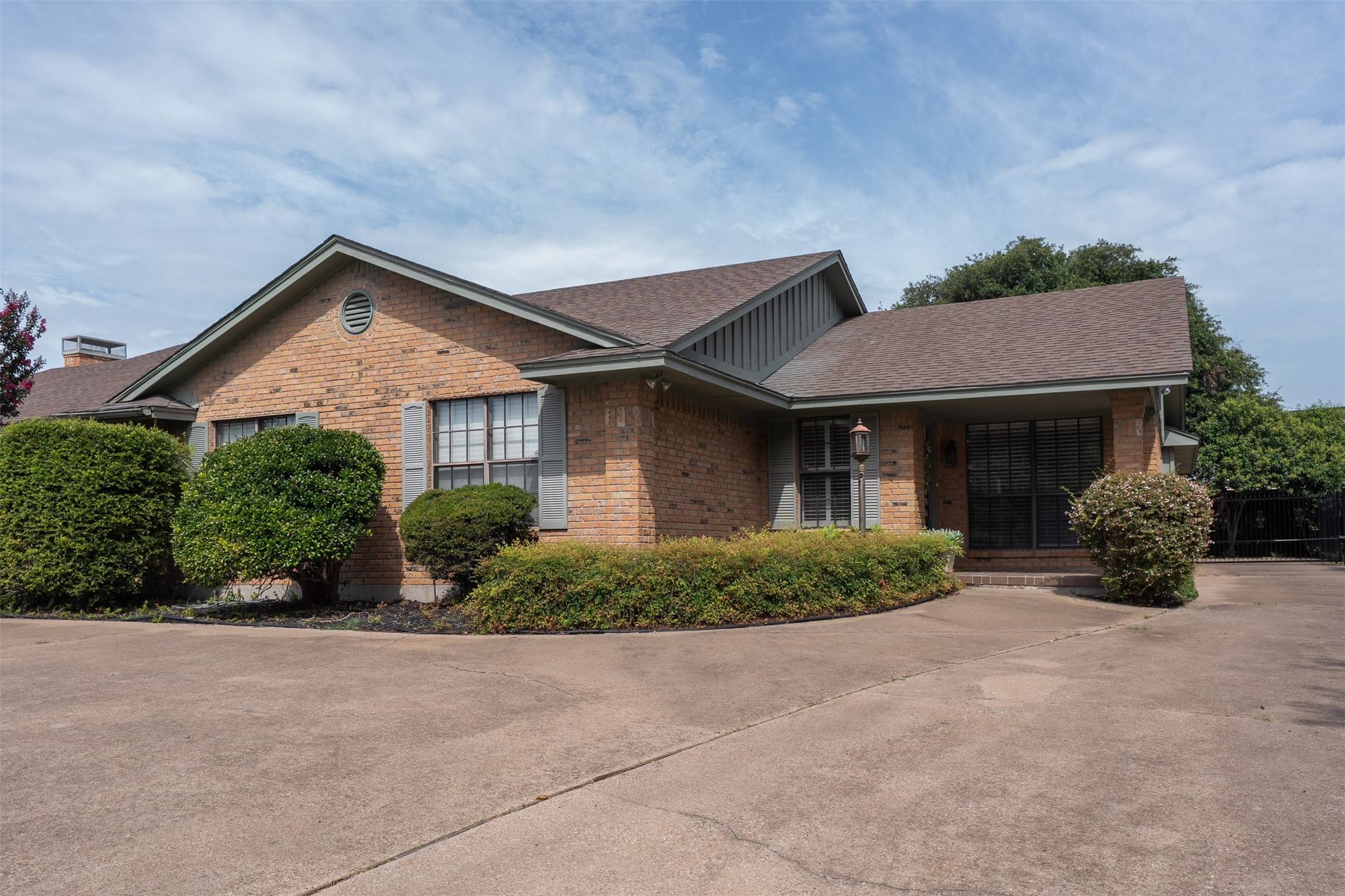 5116 Ledgestone DR, Fort Worth, TX 76132