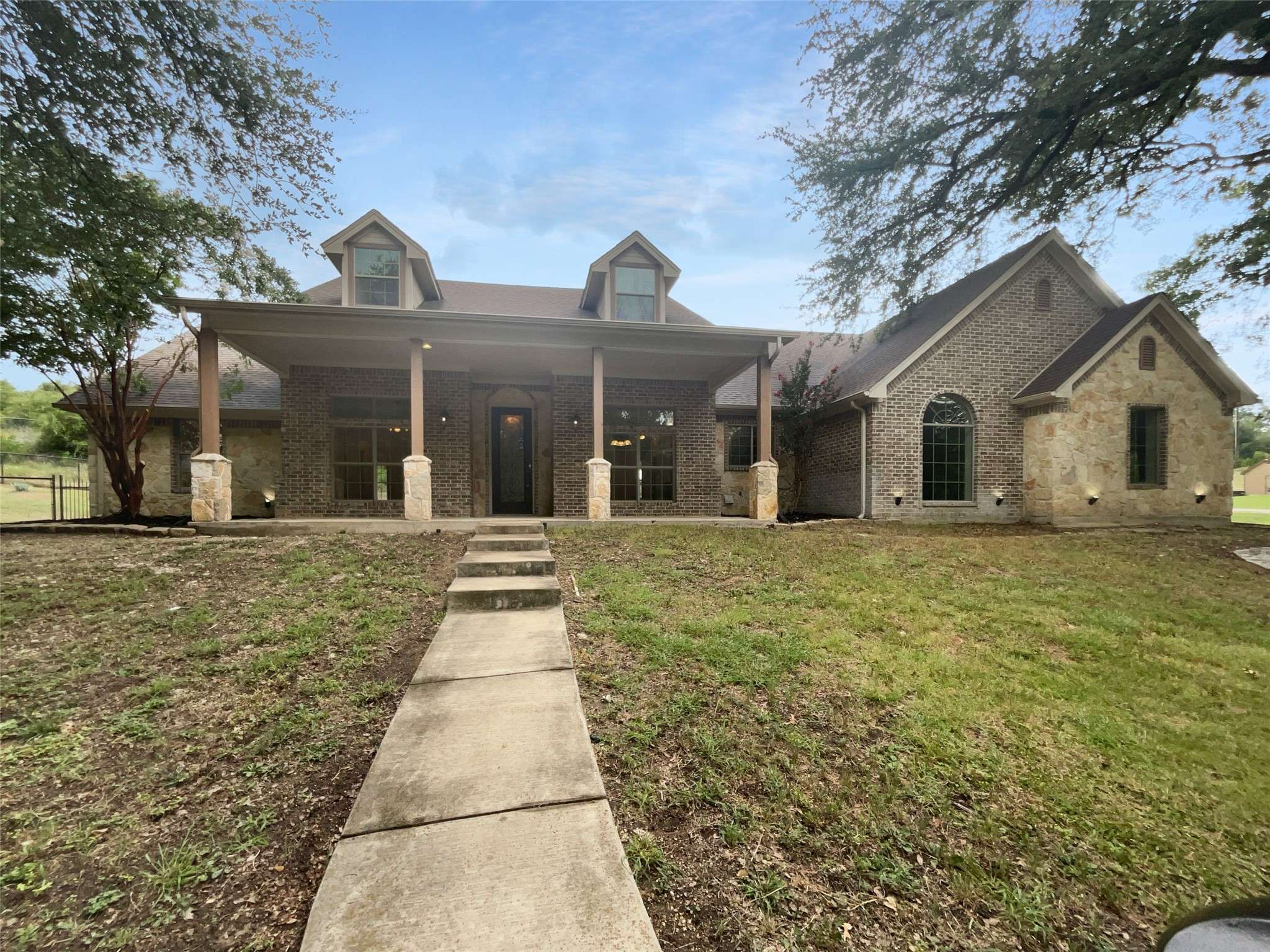 100 Horizon CIR, Azle, TX 76020