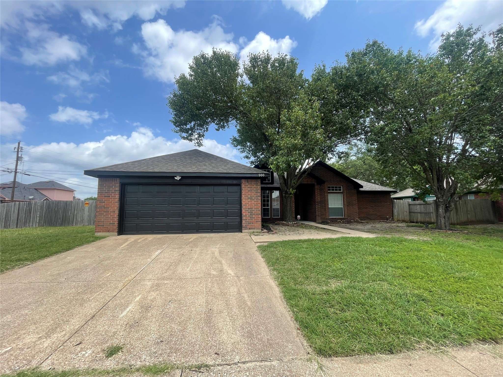 900 Steadman DR, Cedar Hill, TX 75104