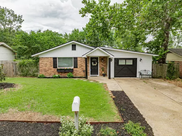 2532 Steven DR, Denison, TX 75020