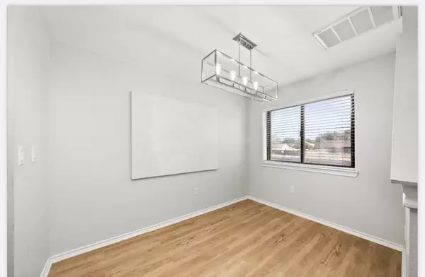Dallas, TX 75243,9837 Walnut ST #207