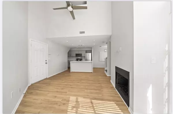 Dallas, TX 75243,9837 Walnut ST #207
