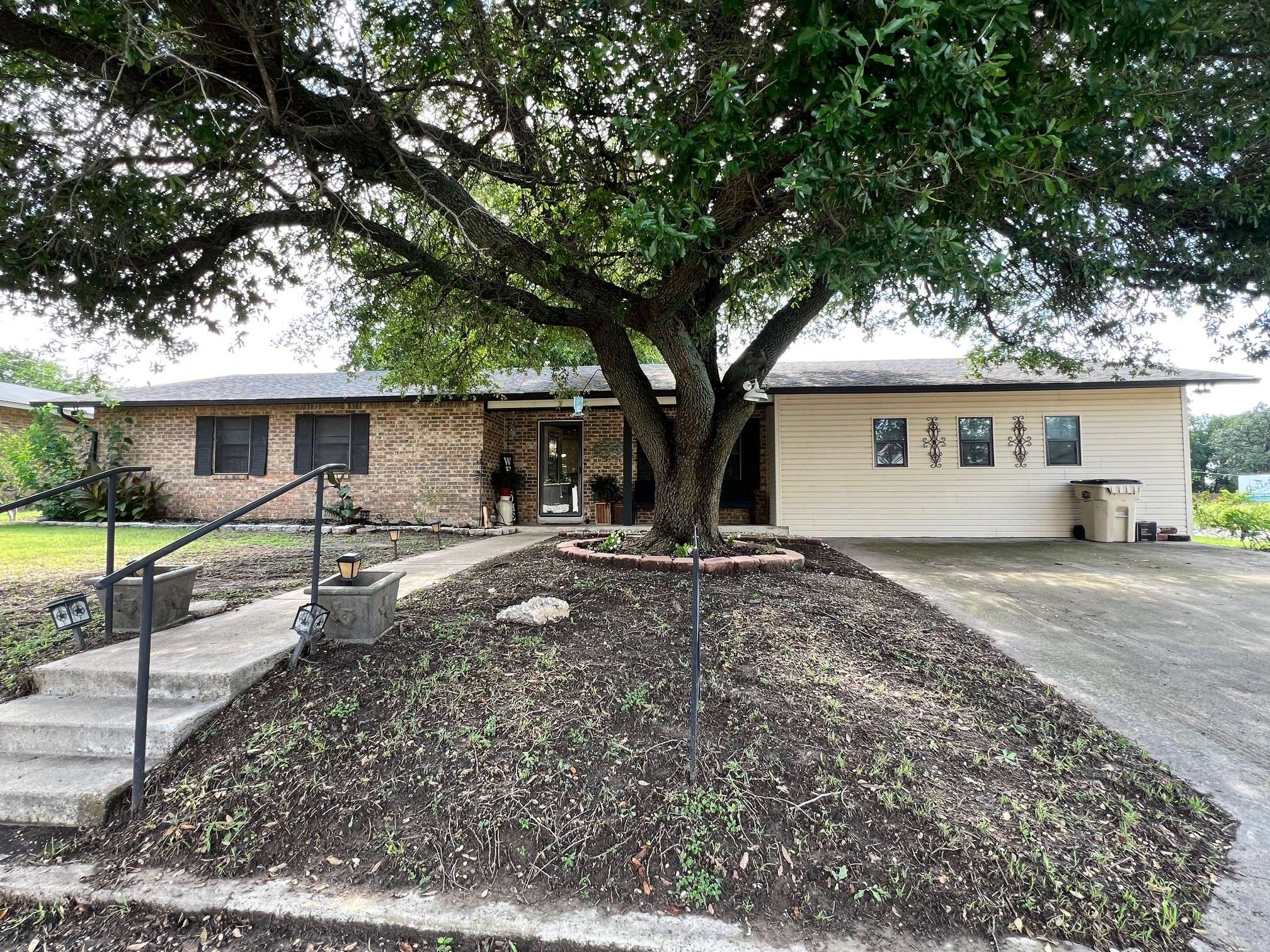 Comanche, TX 76442,1411 Marie ST
