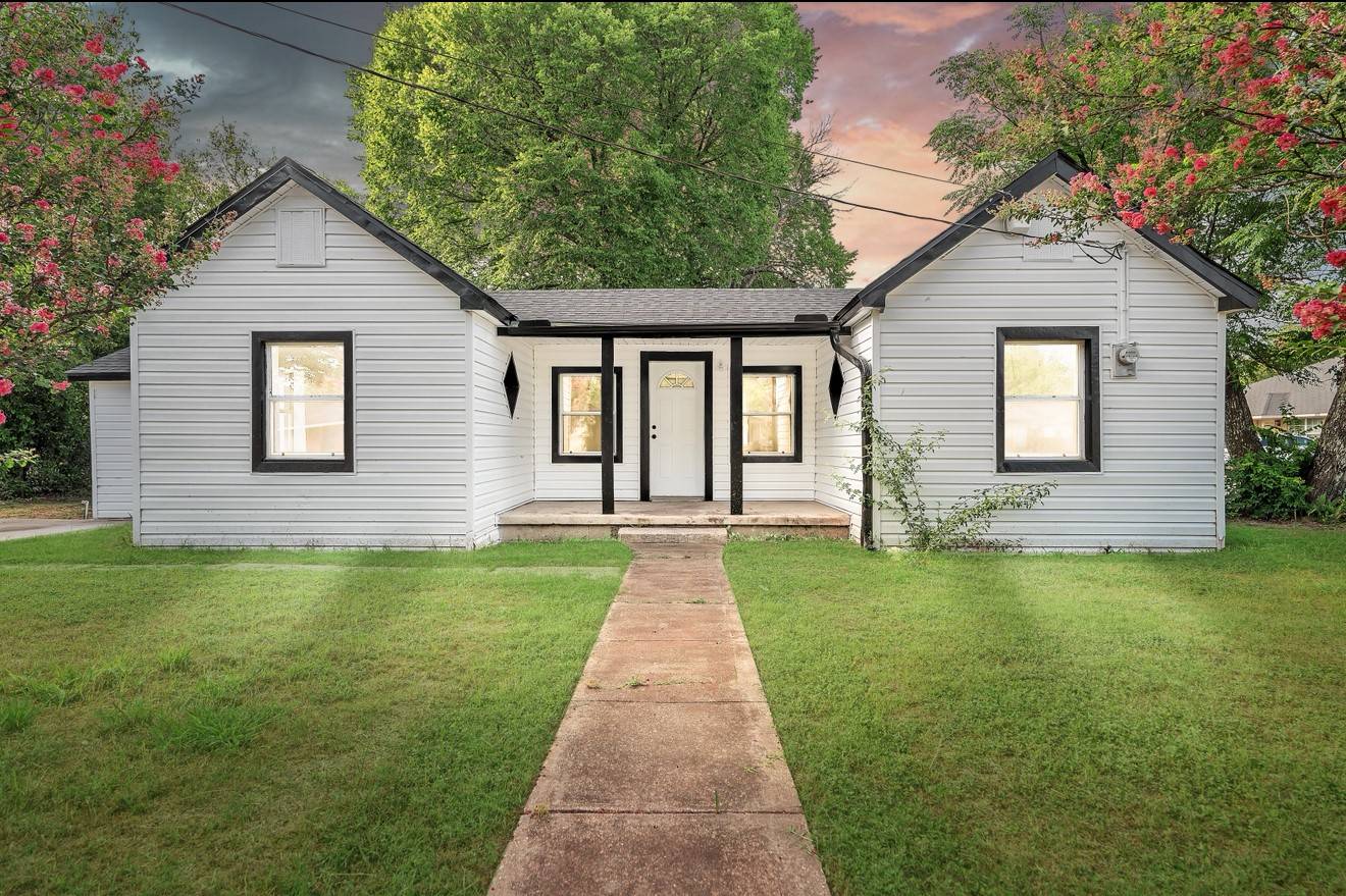 301 E Craven AVE, Lacy Lakeview, TX 76705