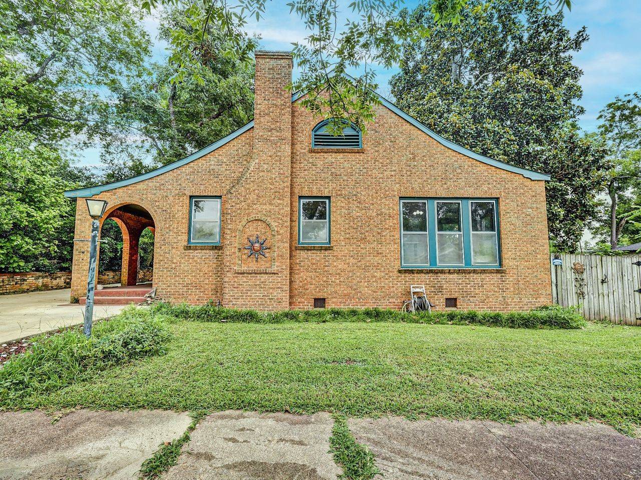609 Nacogdoches ST, Jacksonville, TX 75766