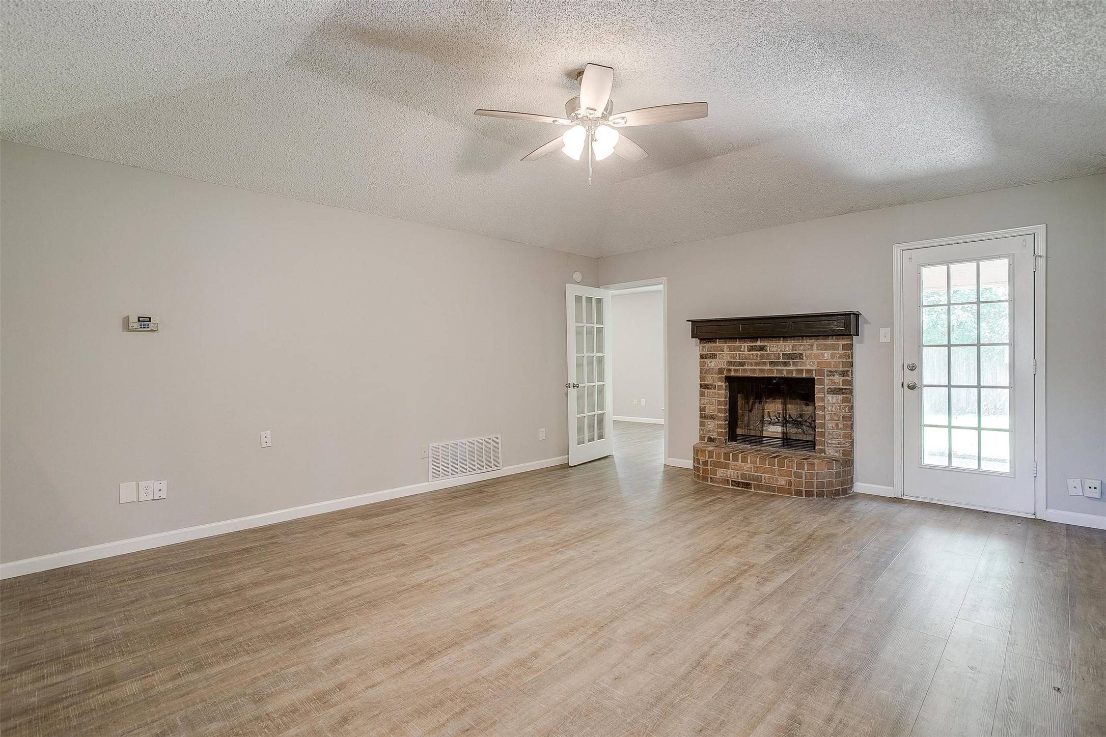Arlington, TX 76017,5909 Kesler DR