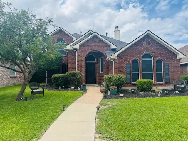 2121 Birch BND, Mesquite, TX 75181