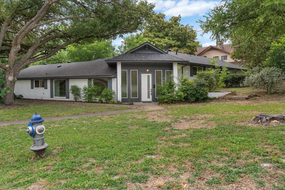 1208 W Red Bird LN, Dallas, TX 75232