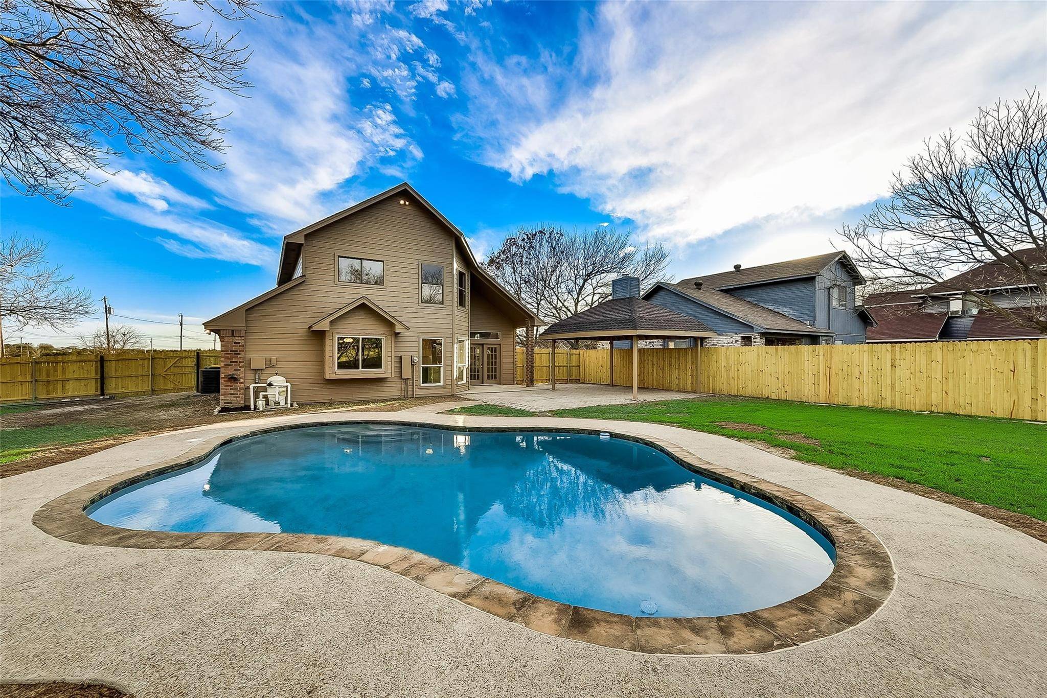 930 Thorton DR, Cedar Hill, TX 75104