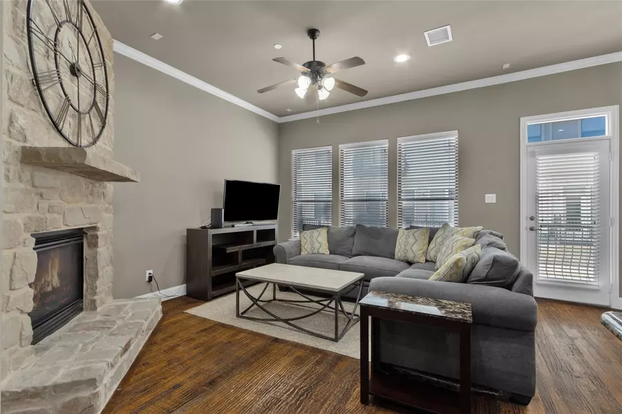 5724 Robbie RD, Plano, TX 75024
