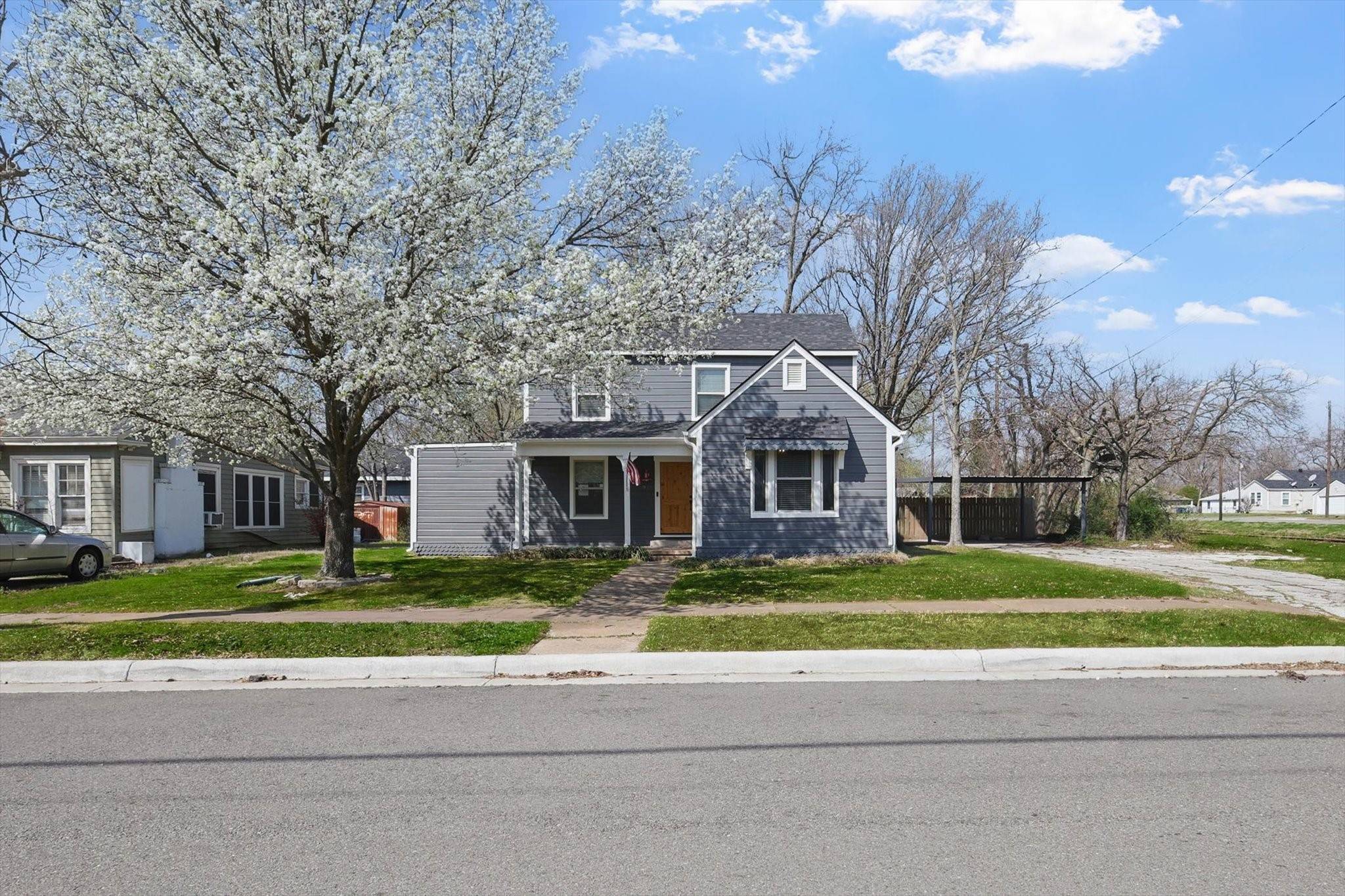 932 N Woods ST, Sherman, TX 75092
